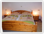 Schlafzimmer mit Doppelbett